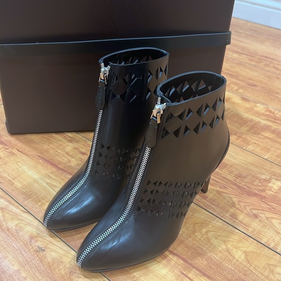 Alaia Leather Lazer Cut Booties - Picture 2 of 12